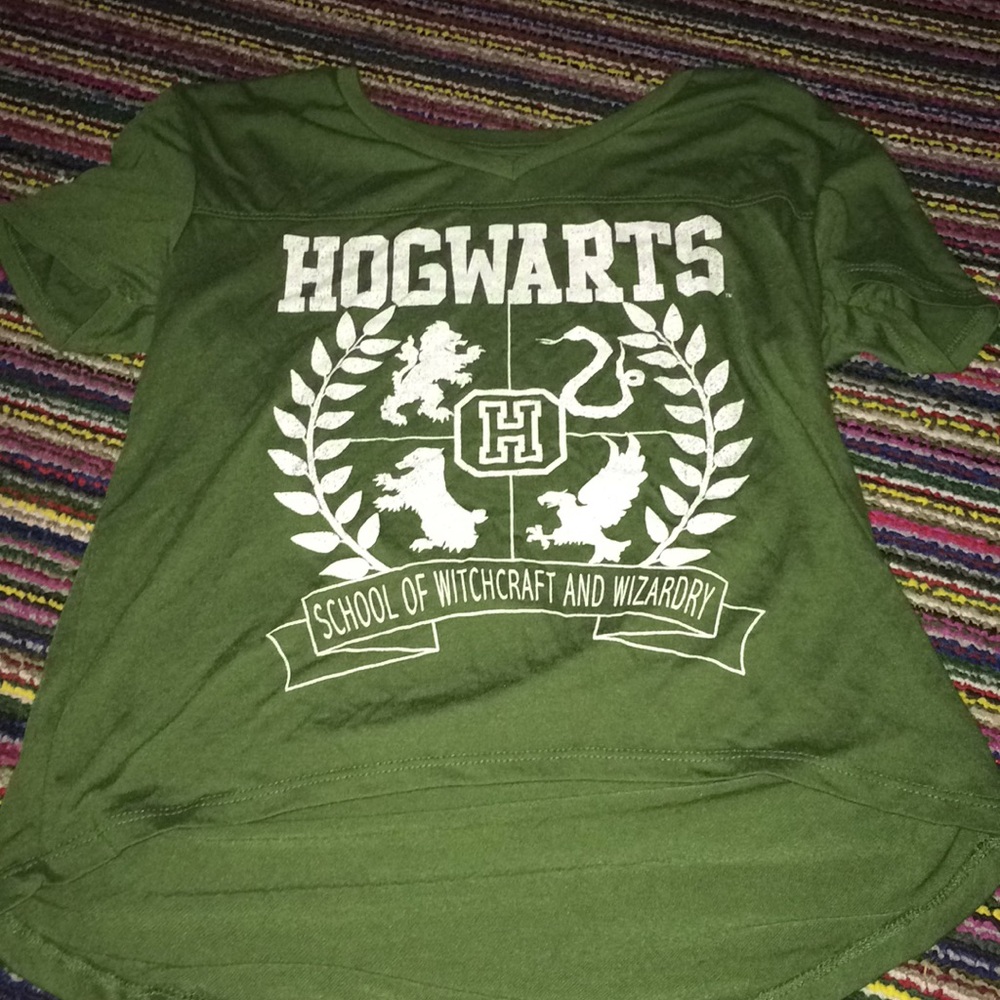 Hogwarts hi-low shirt